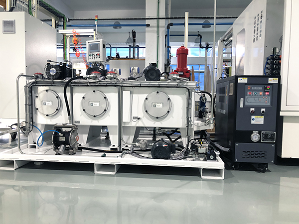 電池材料干燥工序中，電池材料干燥模溫機(jī)養(yǎng)護(hù)清理